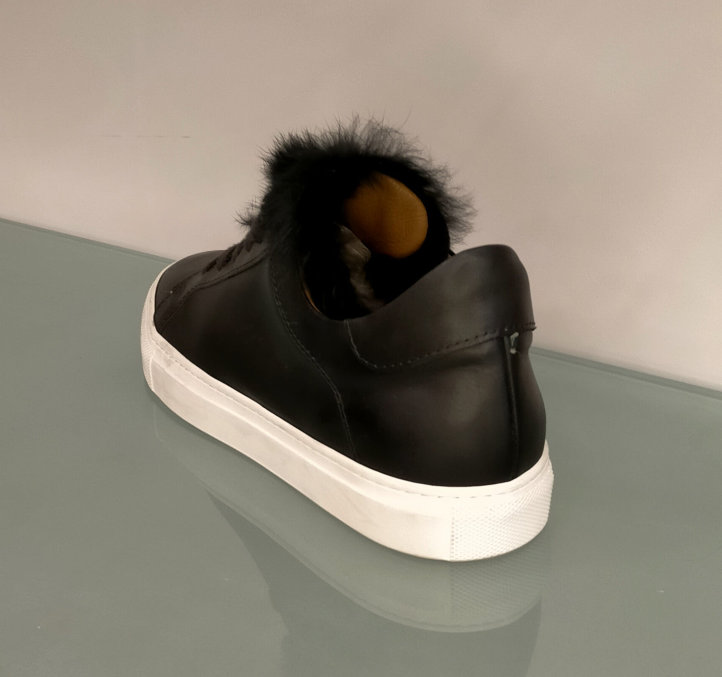 Sneakers VIA ROMA 15 in pelle nera, linguetta in pelliccia nera